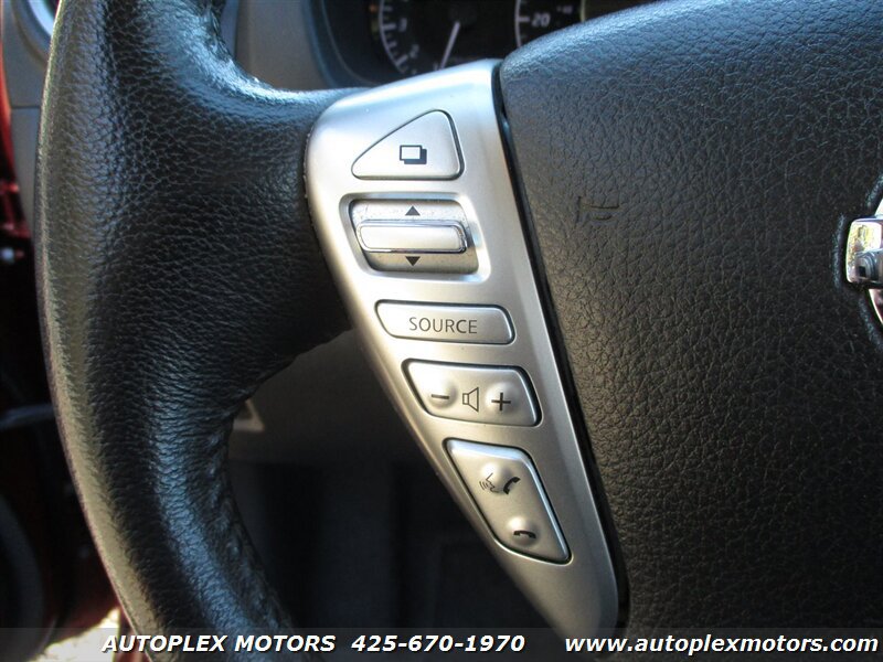 Used 2015 Nissan Versa Note SV FWD image 22