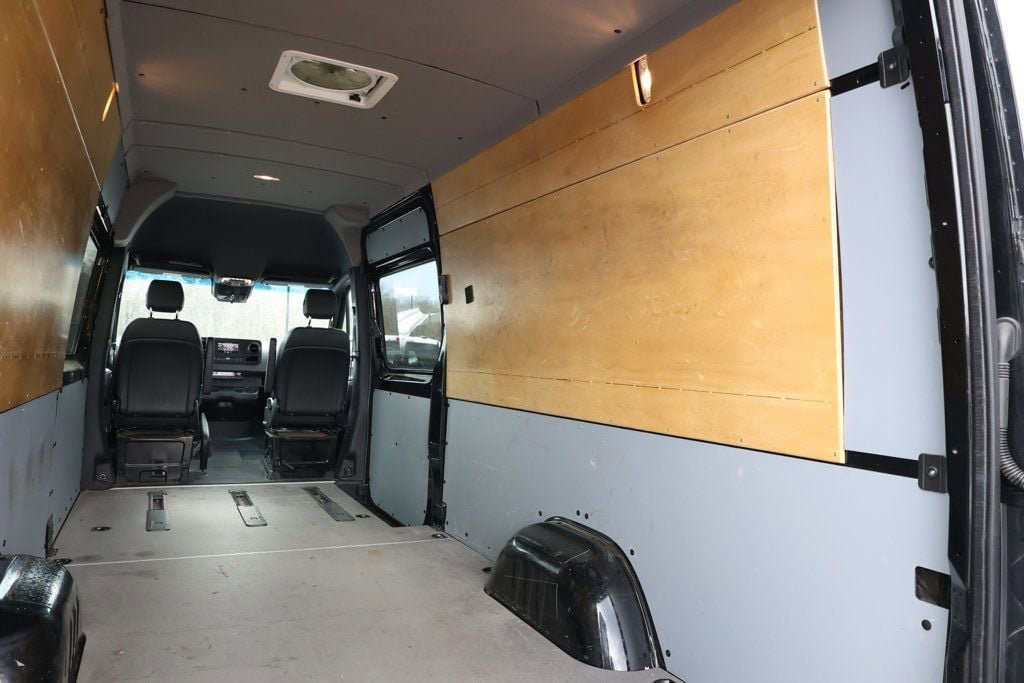 Used 2023 Mercedes-Benz Sprinter 2500 w/ Acoustic Package image 23