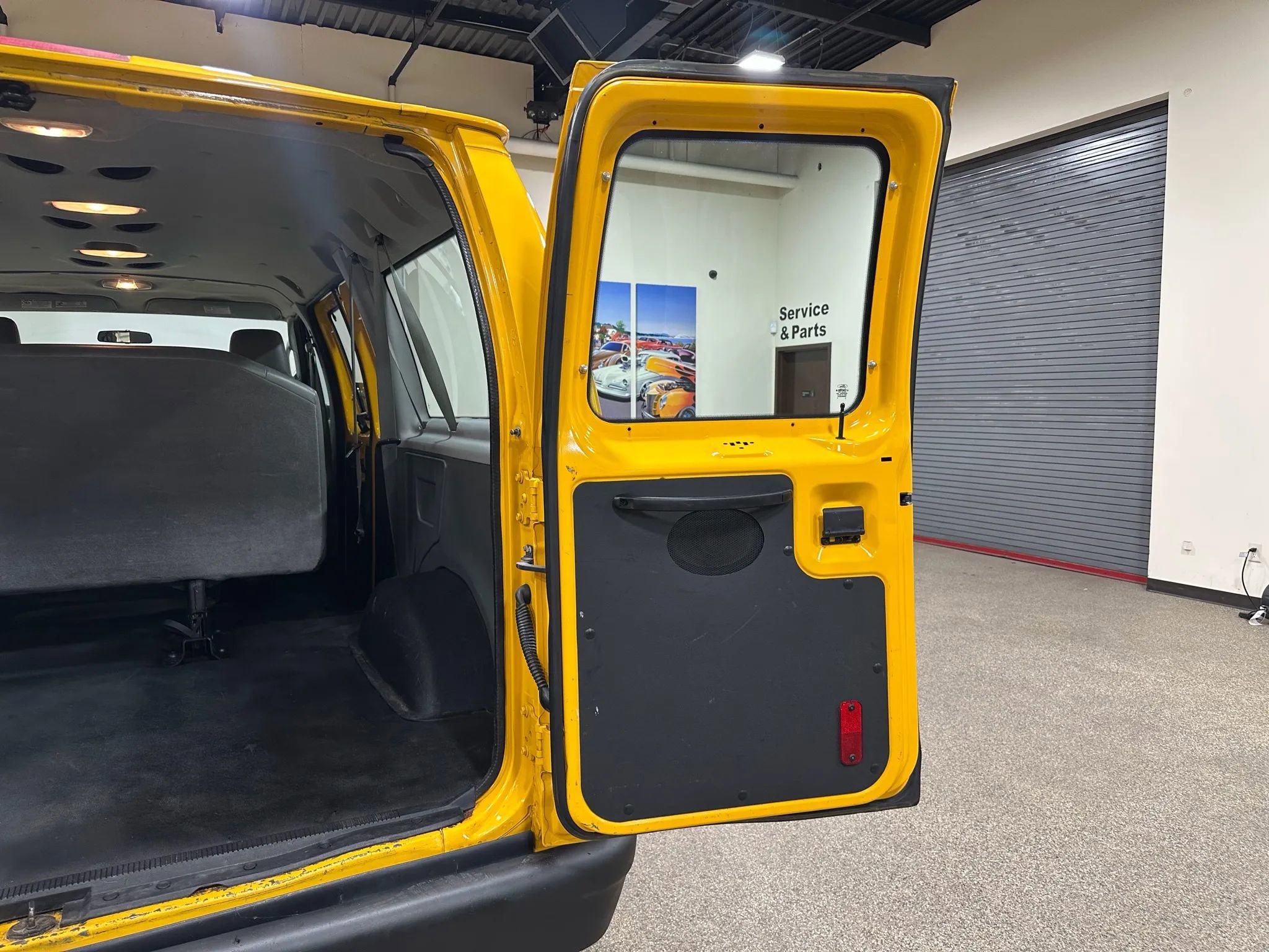 Used 2011 Ford E-150 and Econoline 150 Wagon image 16