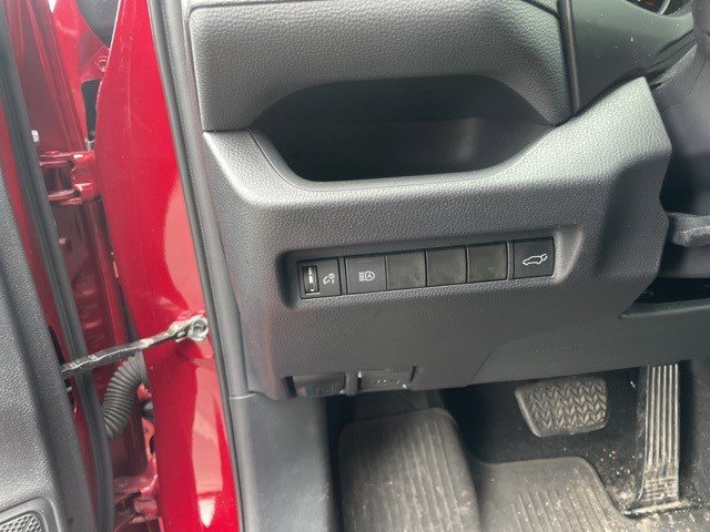 Used 2021 Toyota RAV4 XLE image 13