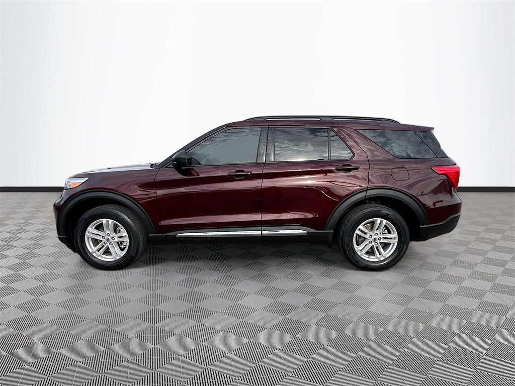 Used 2022 Ford Explorer XLT w/ Equipment Group 202A image 4