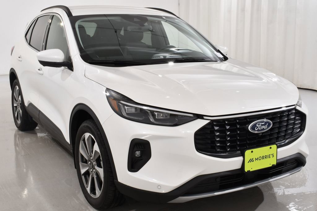 Used 2025 Ford Escape Platinum w/ Premium Technology Package image 4