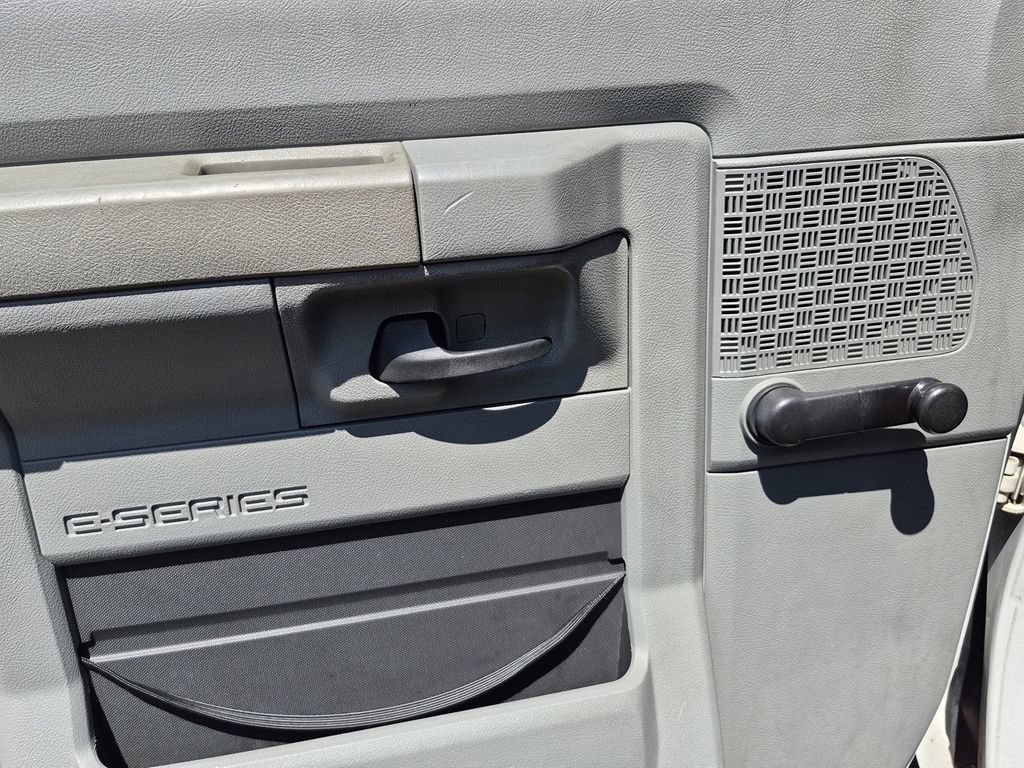Used 2010 Ford E-250 and Econoline 250 RWD image 18