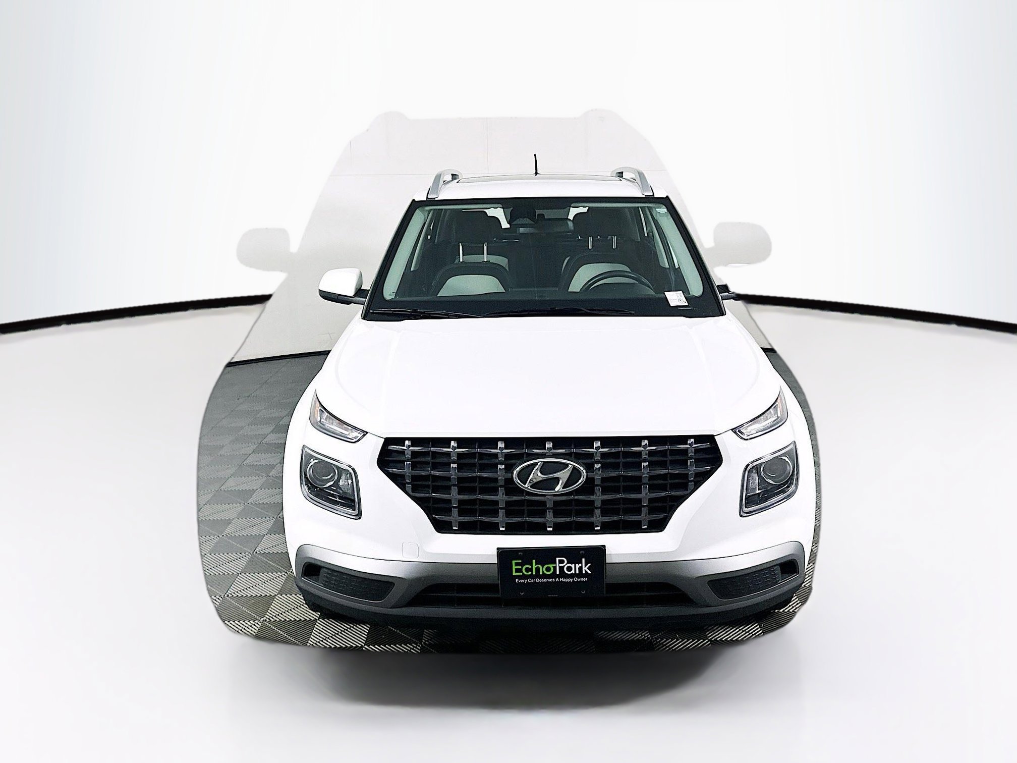 Used 2025 Hyundai Venue SEL FWD image 2