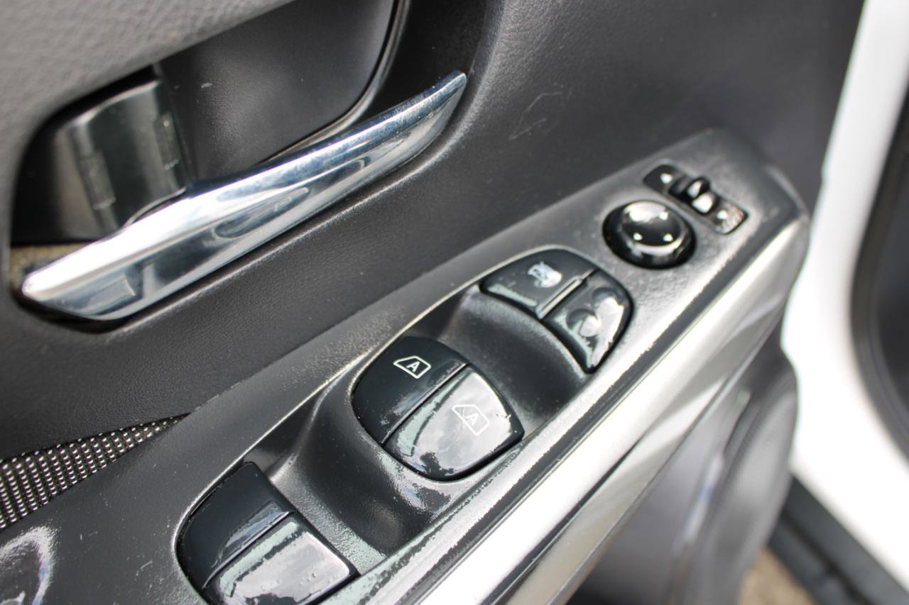 Used 2019 Nissan Kicks SV FWD image 15