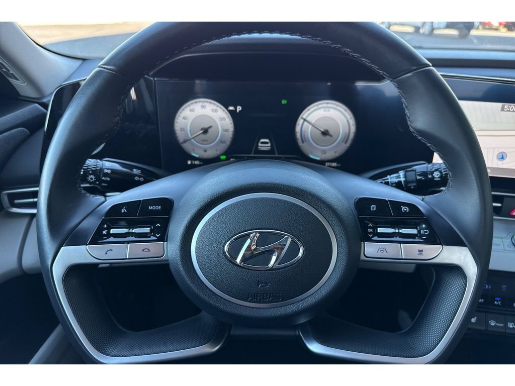 Used 2023 Hyundai Elantra Limited image 24