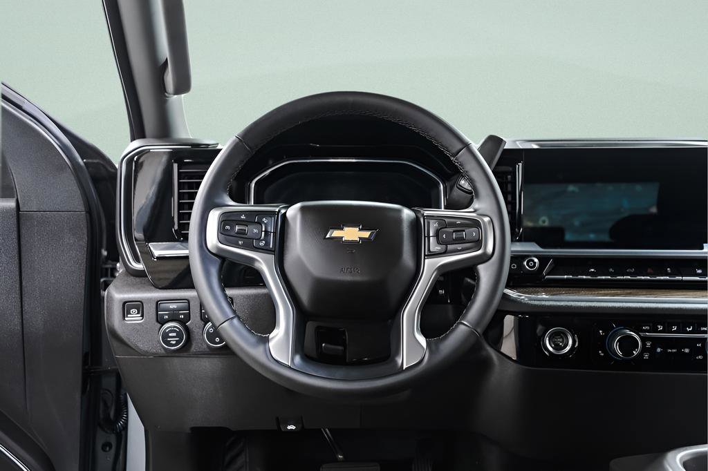 Used 2023 Chevrolet Silverado 1500 LT AWD/4WD image 11