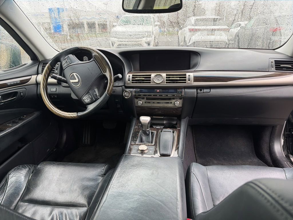 Used 2015 Lexus LS 460 AWD w/ Comfort Package image 9
