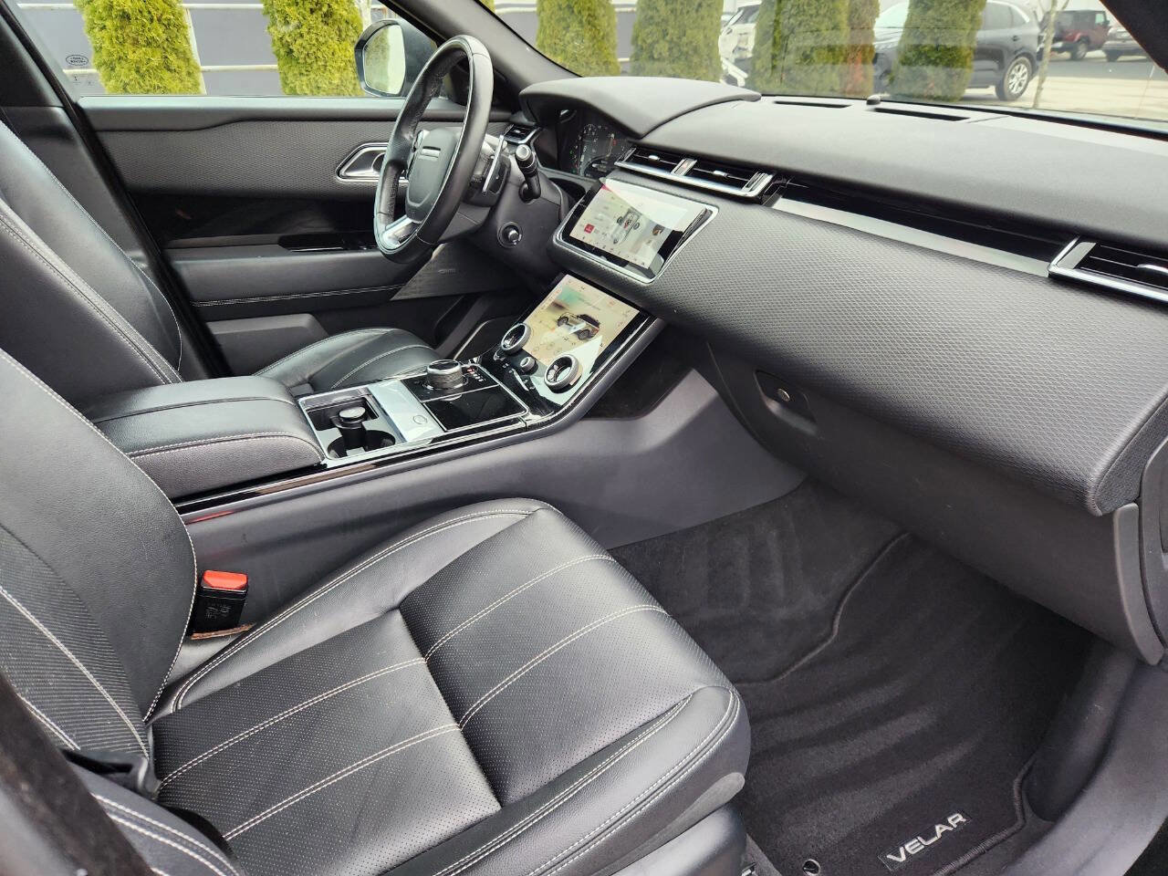 Used 2018 Land Rover Range Rover Velar R-Dynamic SE image 8