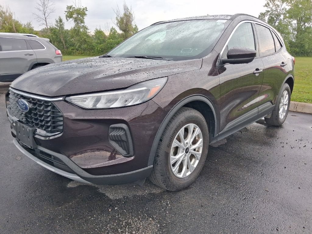 Used 2023 Ford Escape Active w/ Tech Pack #2 AWD/4WD image 2