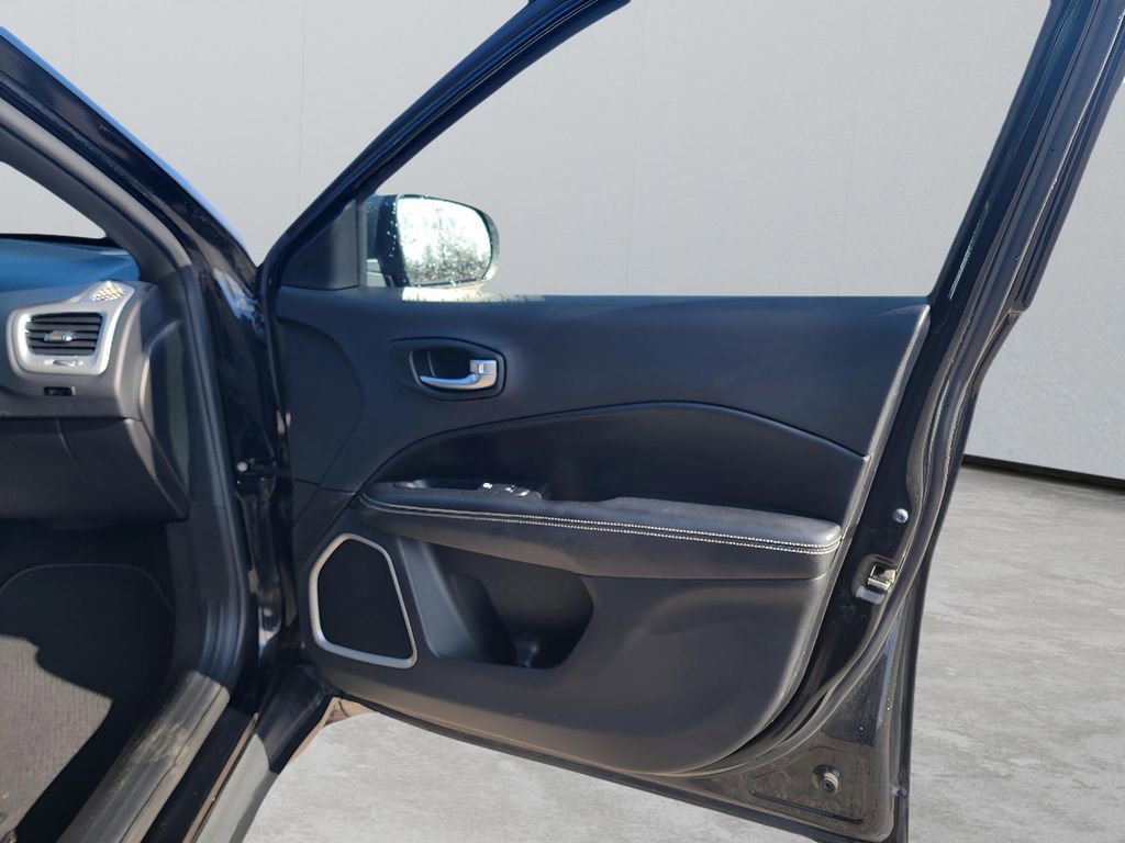 Used 2021 Jeep Compass Latitude image 32