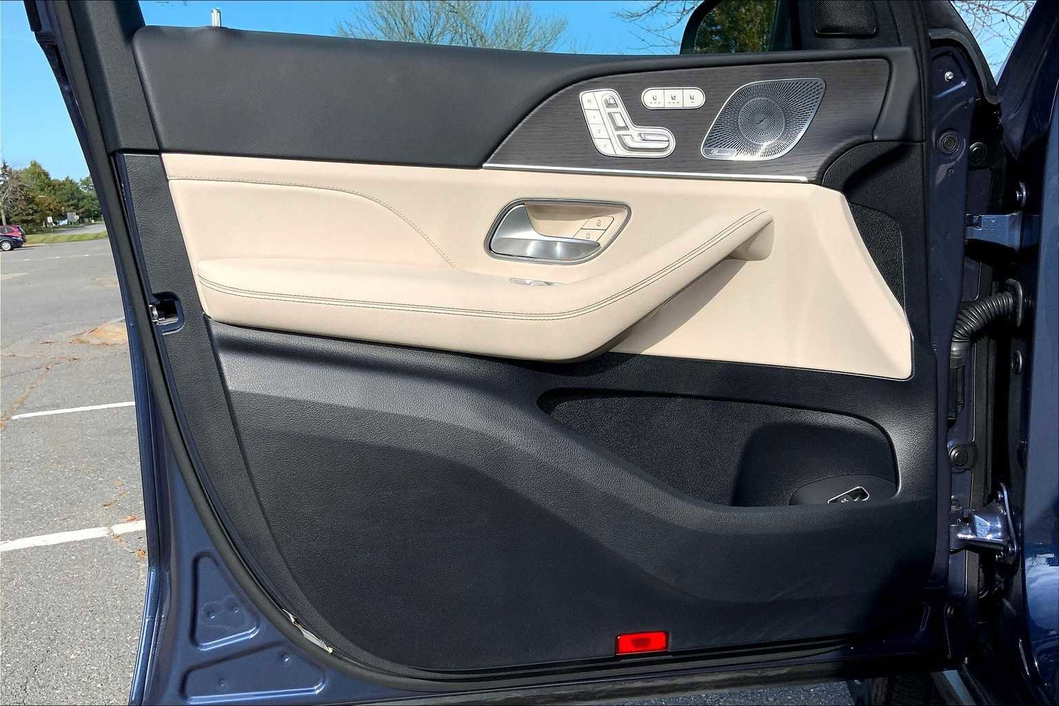Used 2025 Mercedes-Benz GLS 450 4MATIC image 21