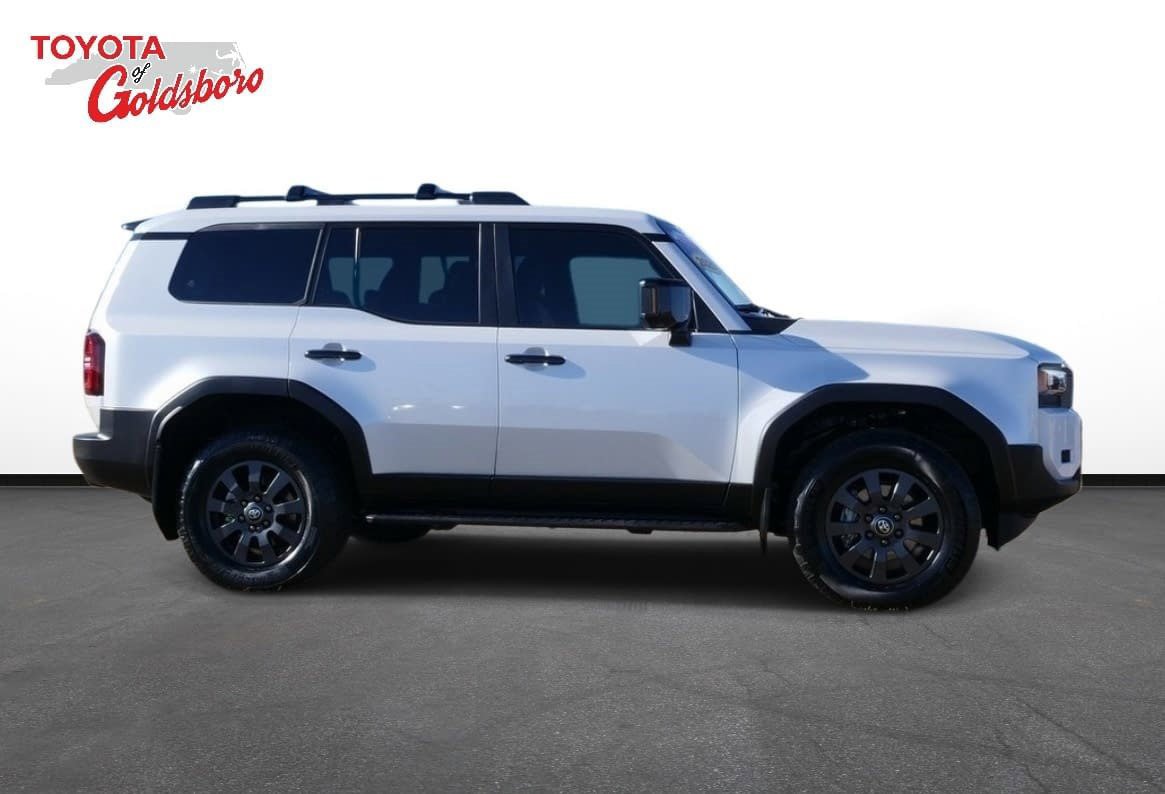 Used 2025 Toyota Land Cruiser image 5