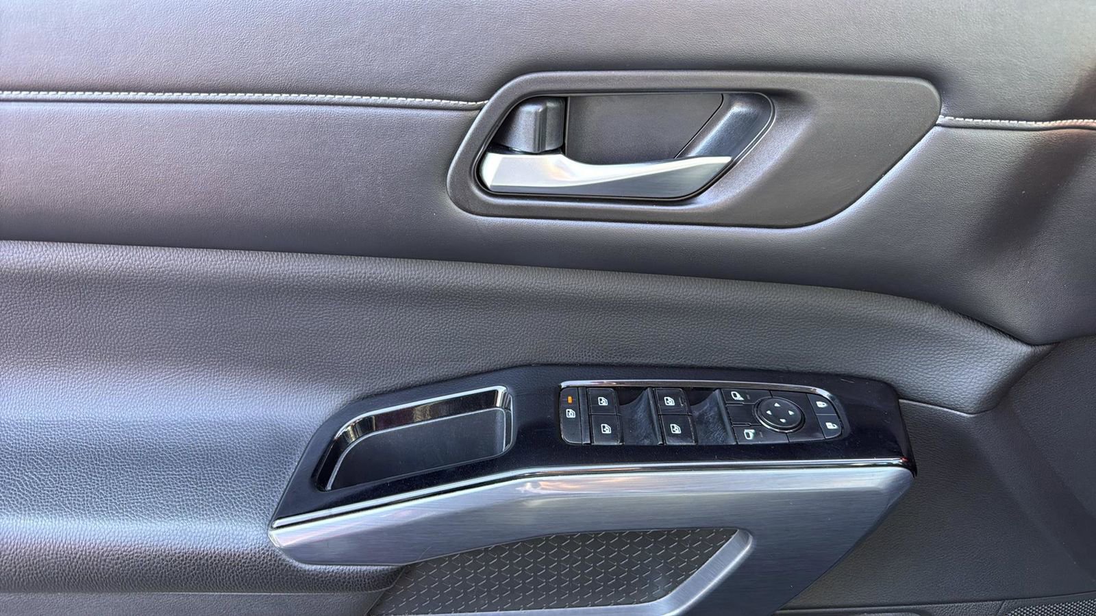 Used 2023 Nissan Pathfinder SL w/ SL Premium Package image 12