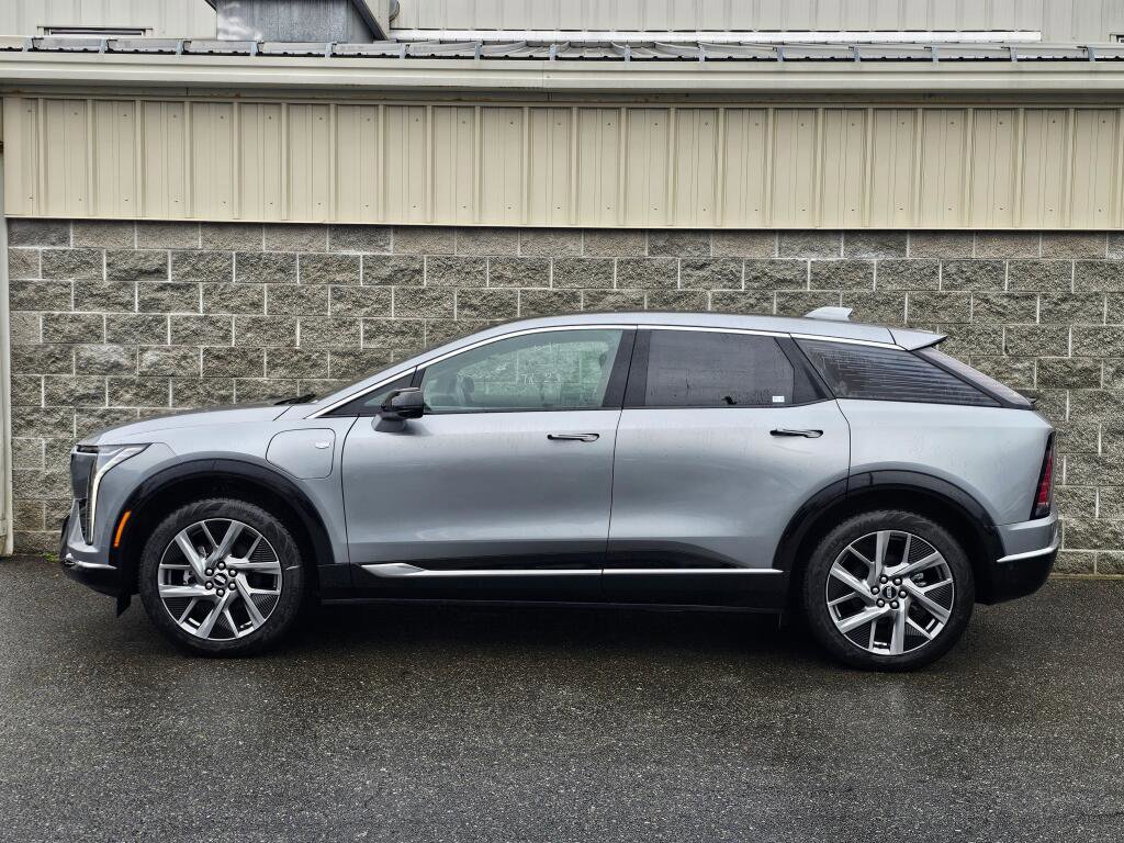 New 2026 Cadillac Optiq Luxury 1 image 4