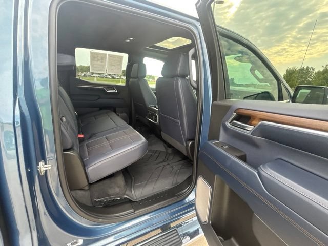Used 2024 Chevrolet Silverado 1500 High Country w/ High Country Premium Package AWD/4WD image 33
