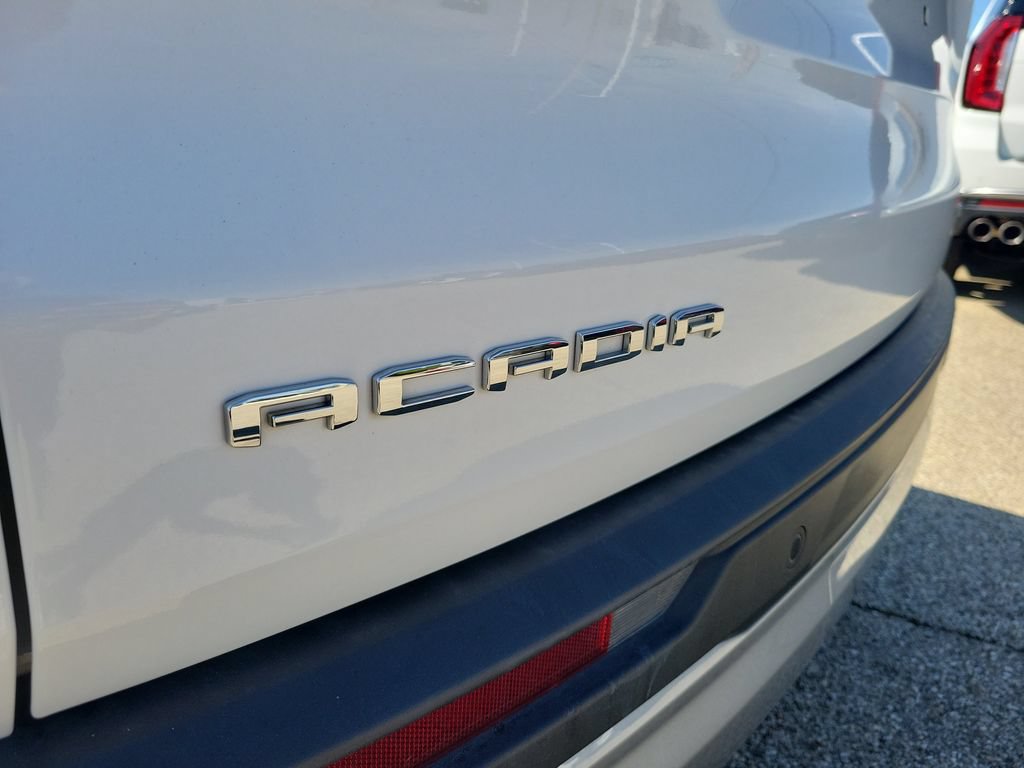 Used 2026 GMC Acadia Elevation w/ Elevation Premium Package FWD image 7