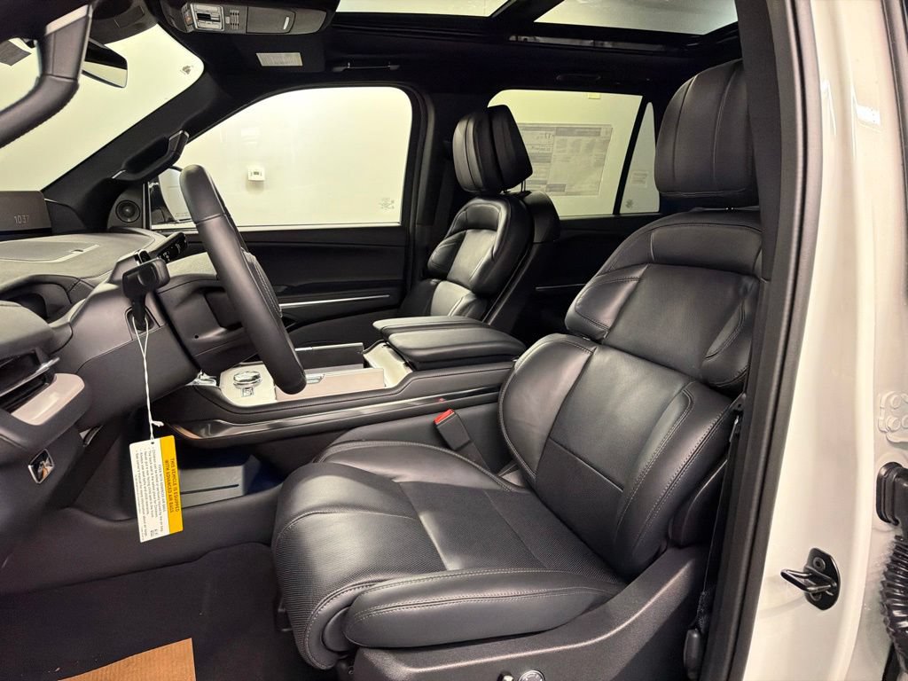 New 2026 Lincoln Navigator Reserve w/ Jet Appearance Package AWD/4WD image 28