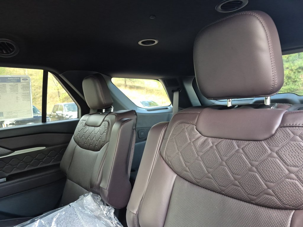 New 2026 Ford Explorer Platinum w/ LUX Leather Package AWD/4WD image 18