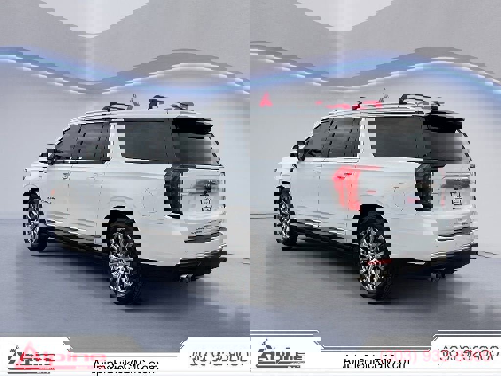 Used 2022 GMC Yukon XL Denali w/ Denali Premium Package image 3