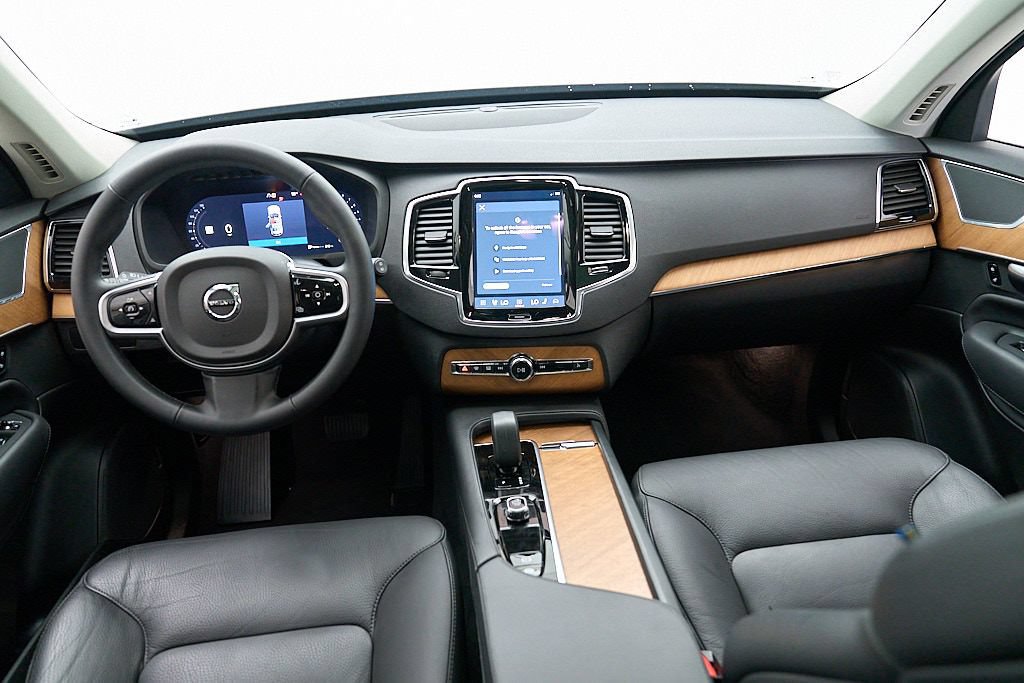 Certified 2025 Volvo XC90 B6 Plus AWD/4WD image 25