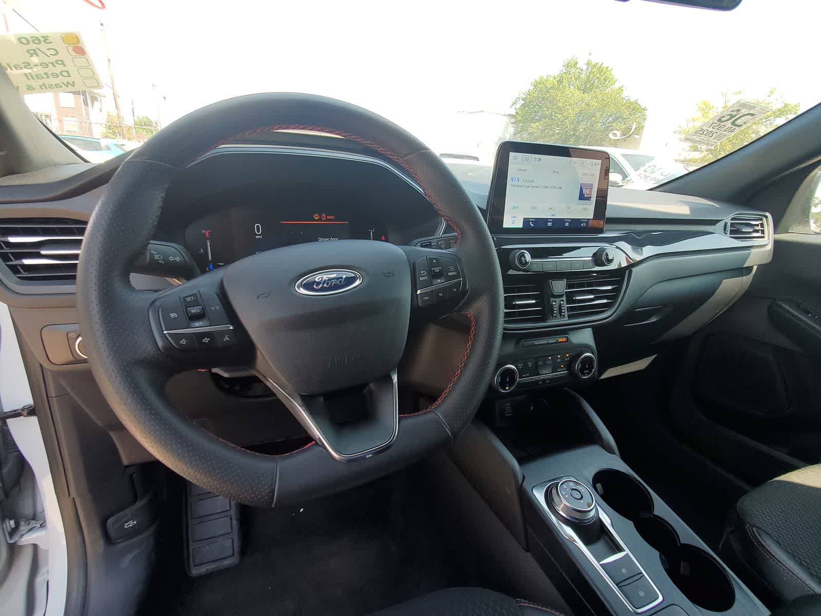 Used 2025 Ford Escape ST-Line FWD image 13