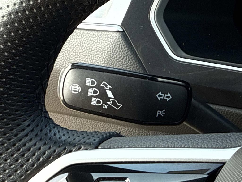 Used 2022 Volkswagen Tiguan SE R-Line image 43