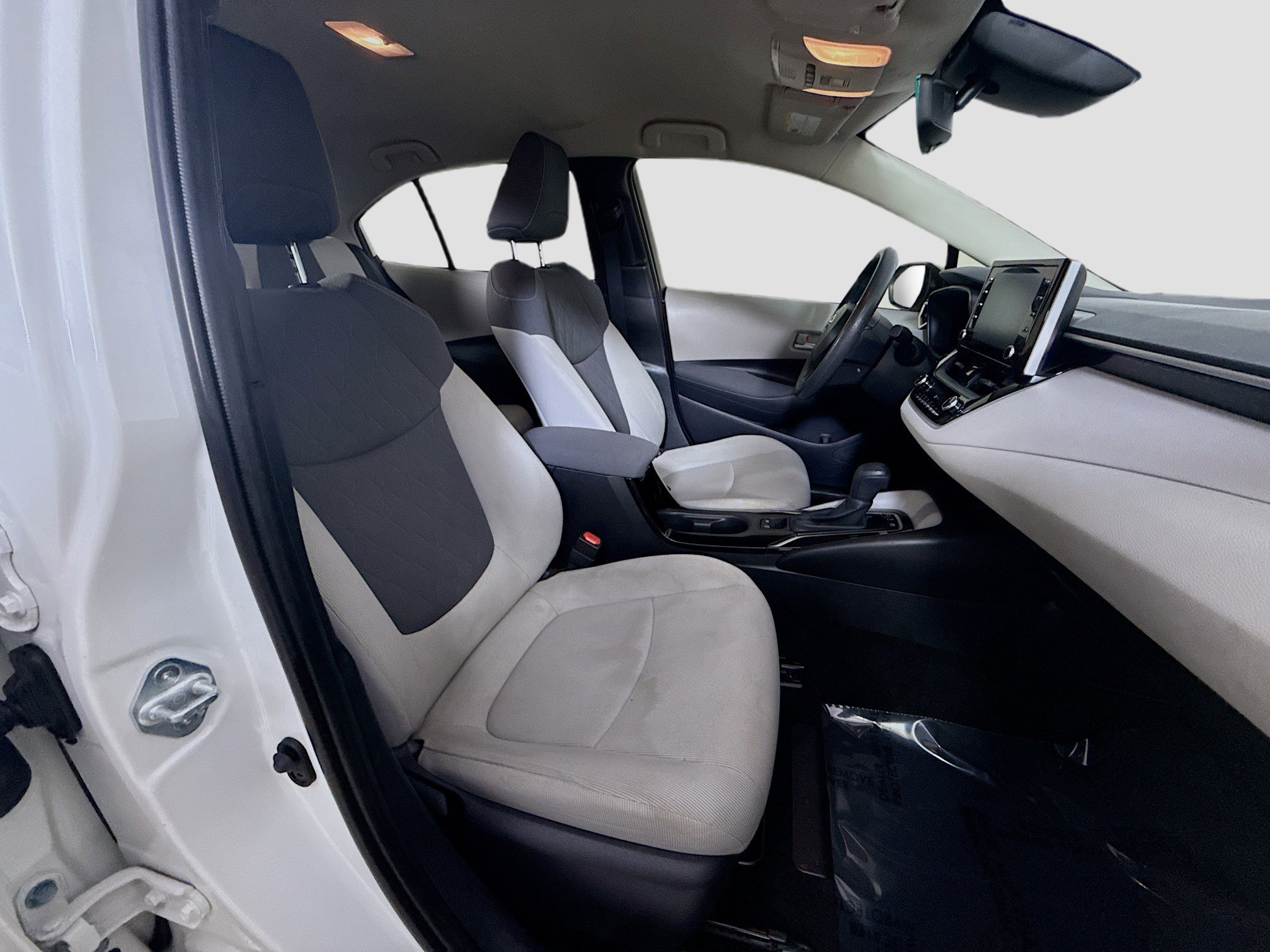 Used 2020 Toyota Corolla LE image 29