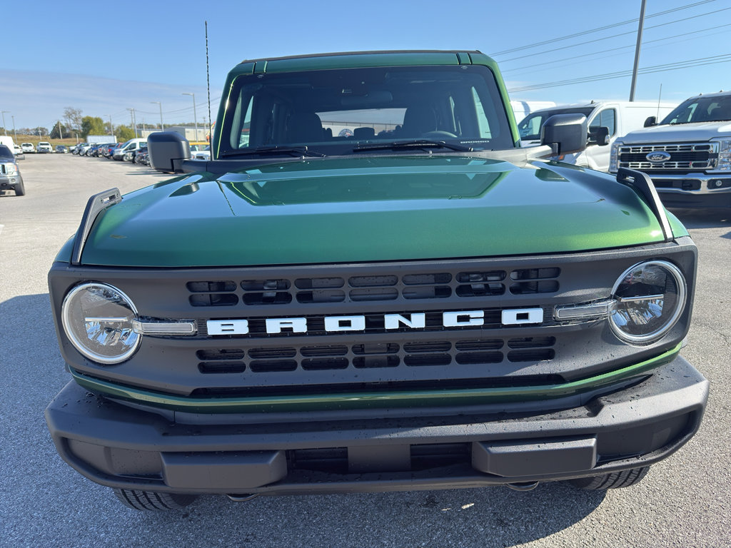 New 2025 Ford Bronco 4-Door image 2