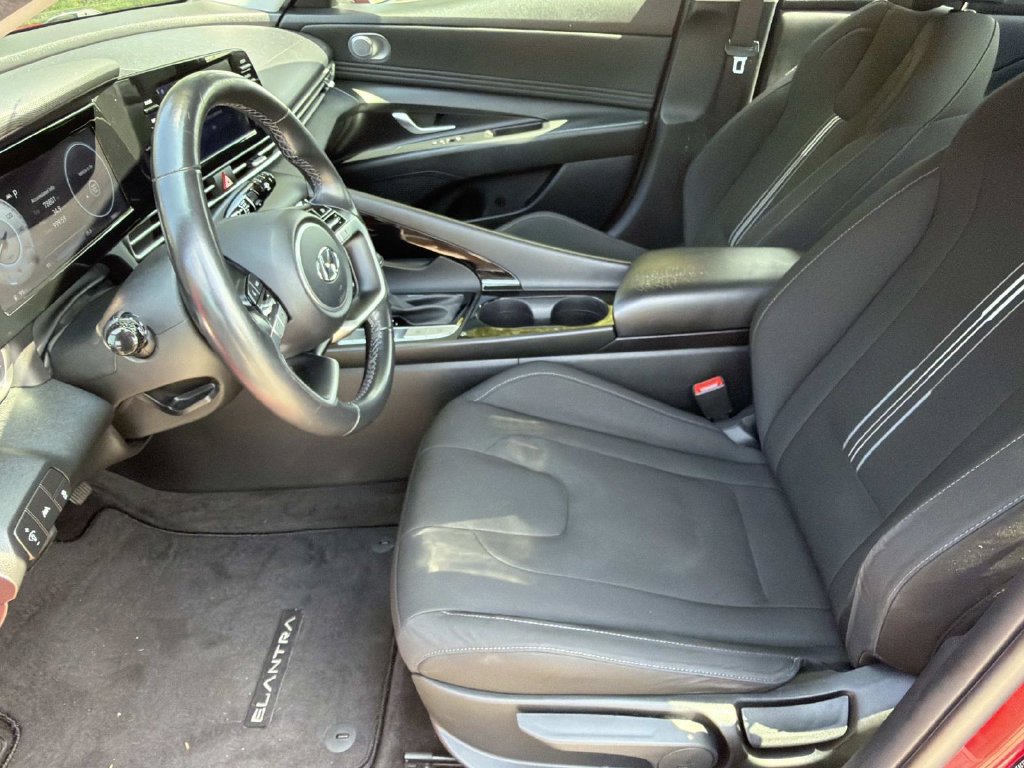 Used 2022 Hyundai Elantra SEL w/ Convenience Package FWD image 10