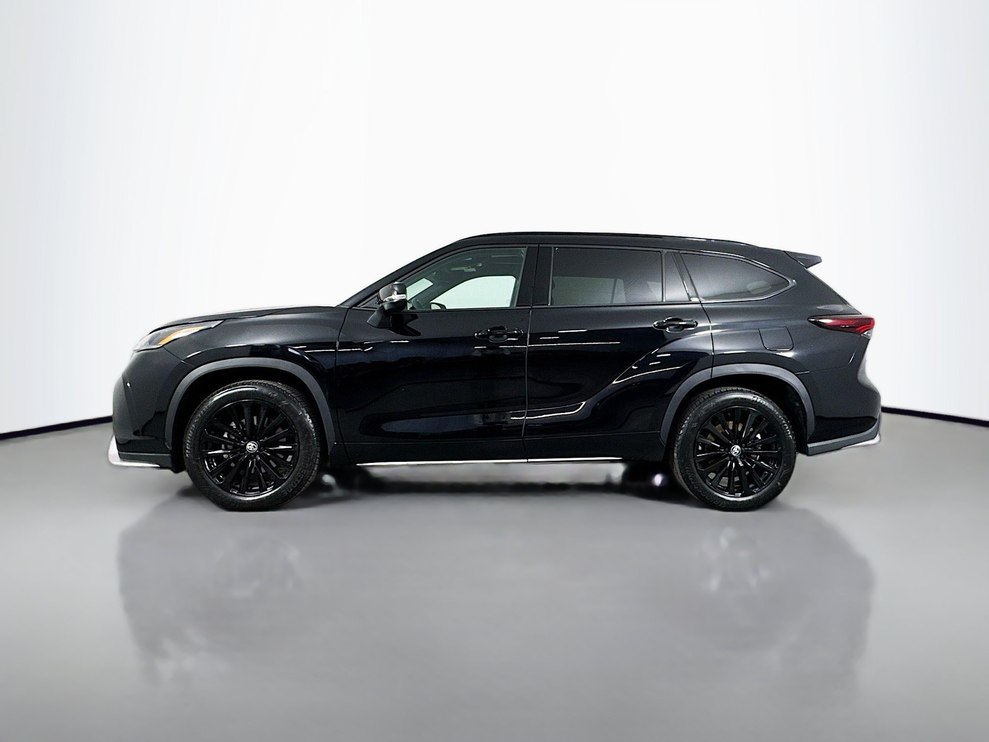 Certified 2025 Toyota Highlander XSE AWD/4WD image 4