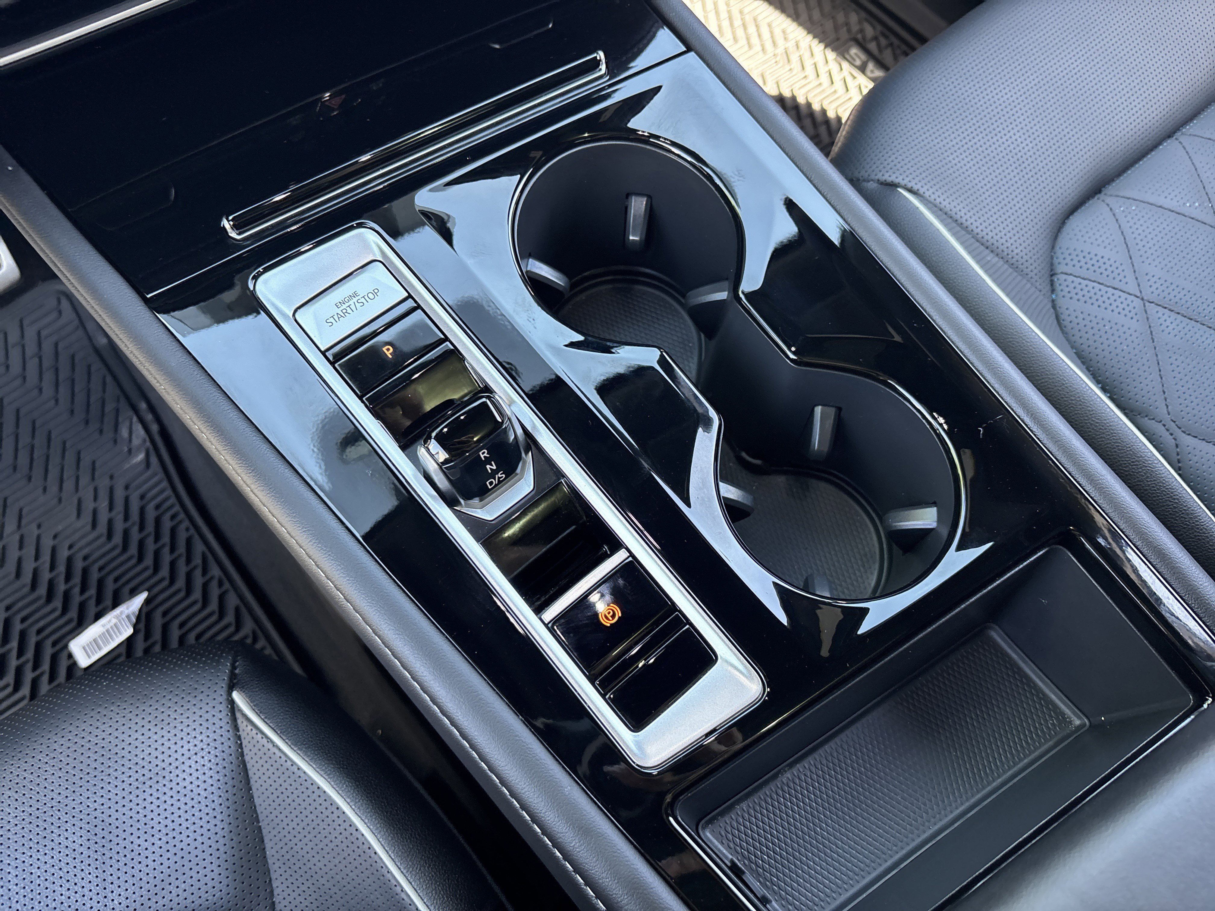 Used 2025 Volkswagen Atlas Cross Sport SEL Premium R-Line image 24