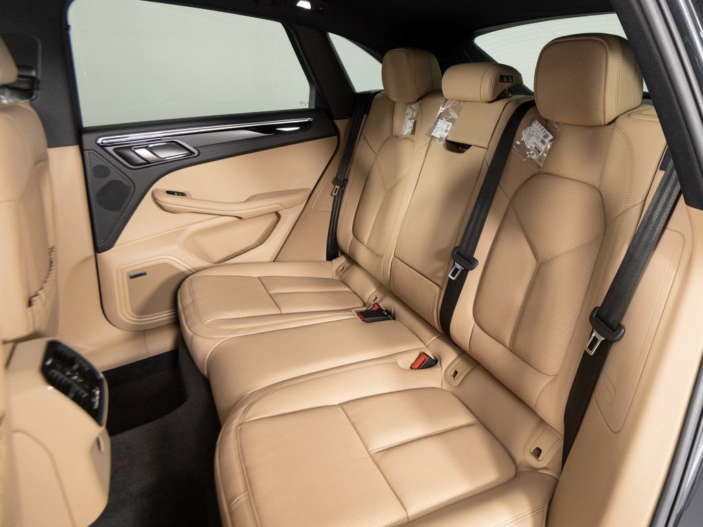 New 2026 Porsche Macan image 32