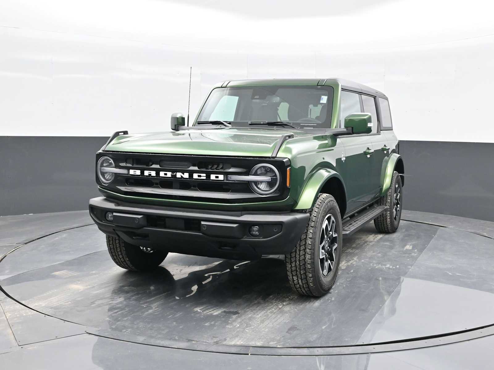 New 2024 Ford Bronco Outer Banks image 4