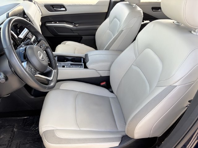Used 2025 Nissan Pathfinder SL FWD image 20