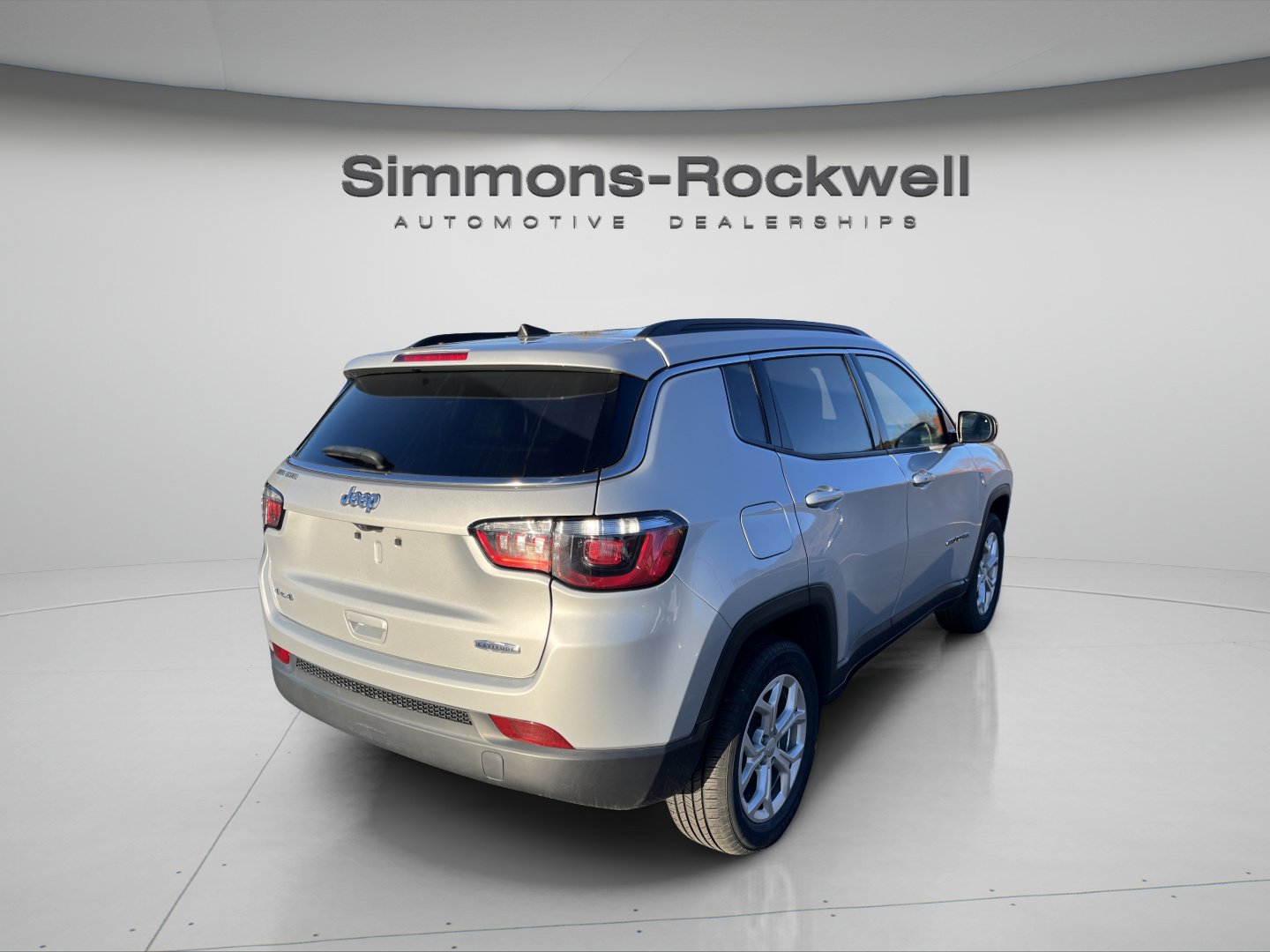 Used 2024 Jeep Compass Latitude AWD/4WD image 5