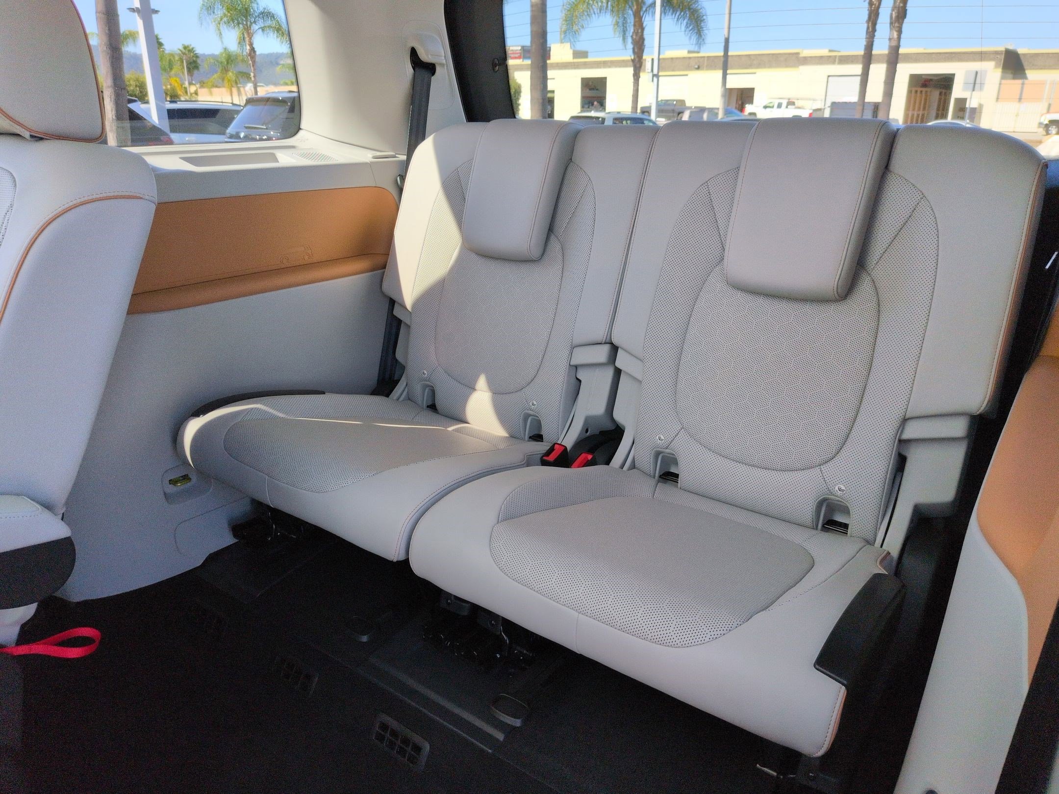 Used 2025 Volkswagen ID. Buzz 1st Edition image 32