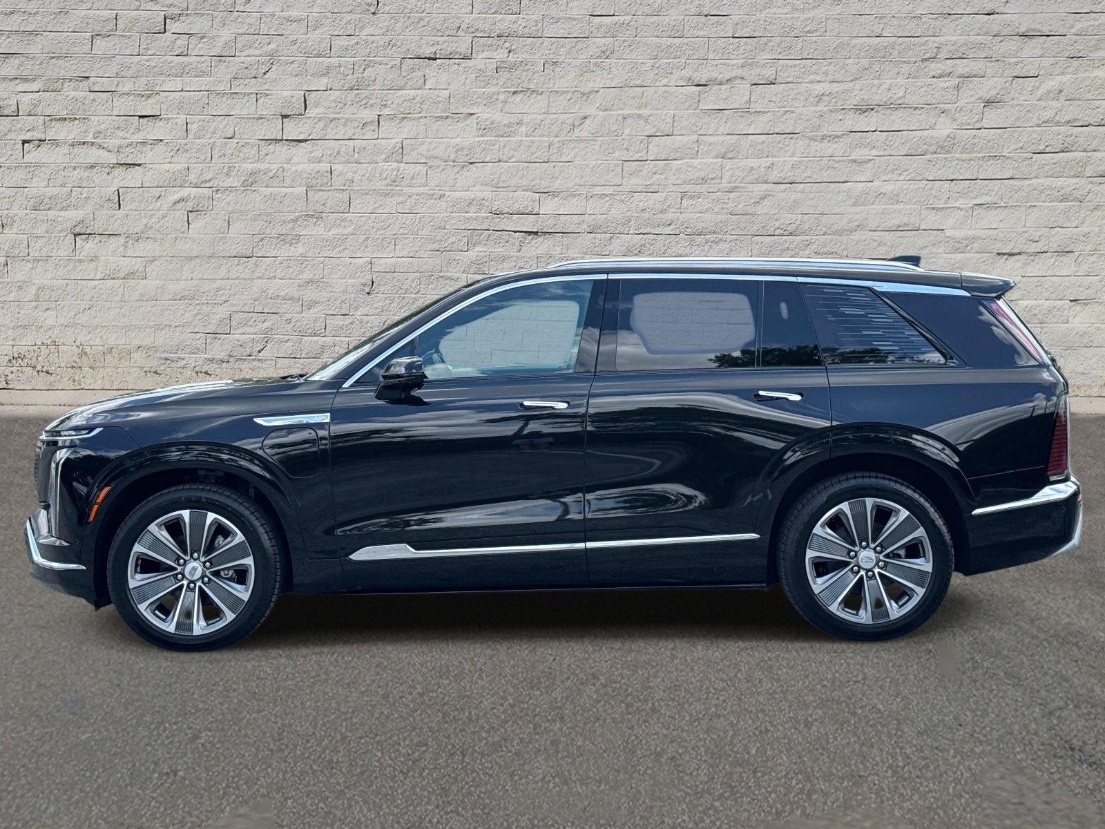 Certified 2026 Cadillac Vistiq Luxury AWD/4WD image 2