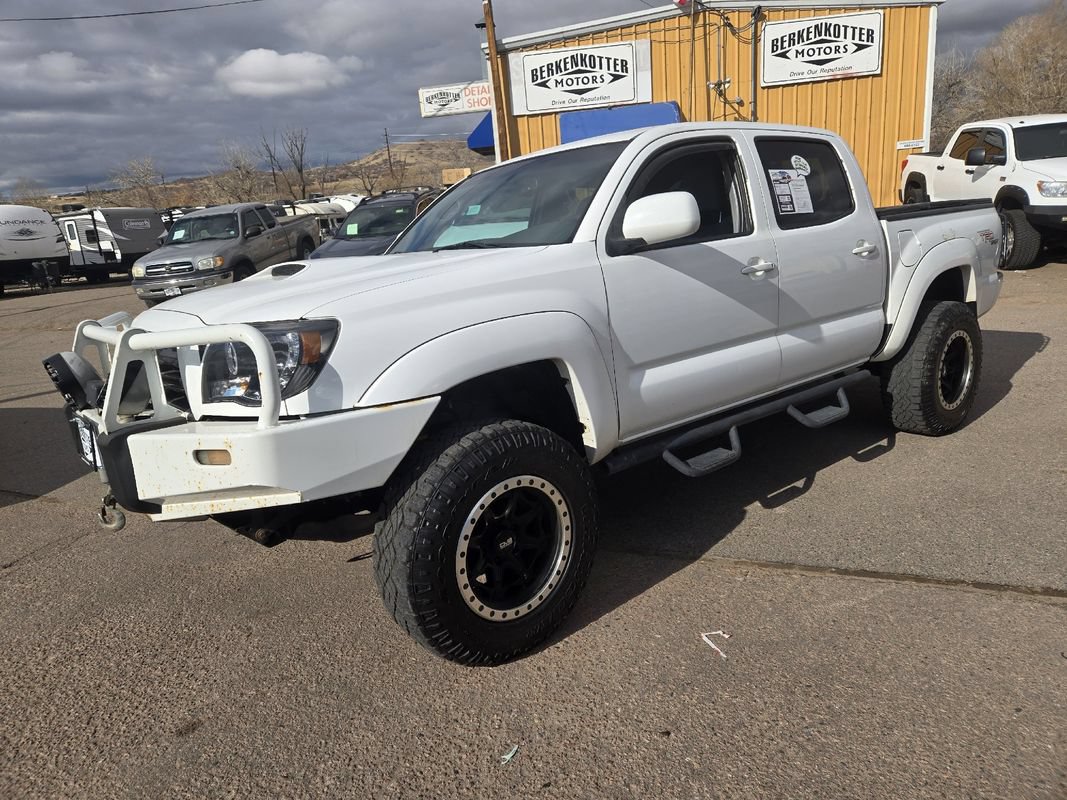 Used 2009 Toyota Tacoma 4x4 Double Cab w/ TRD Sport Pkg w/JBL Audio image 3