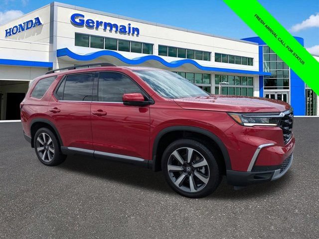 Used 2025 Honda Pilot Touring image 3