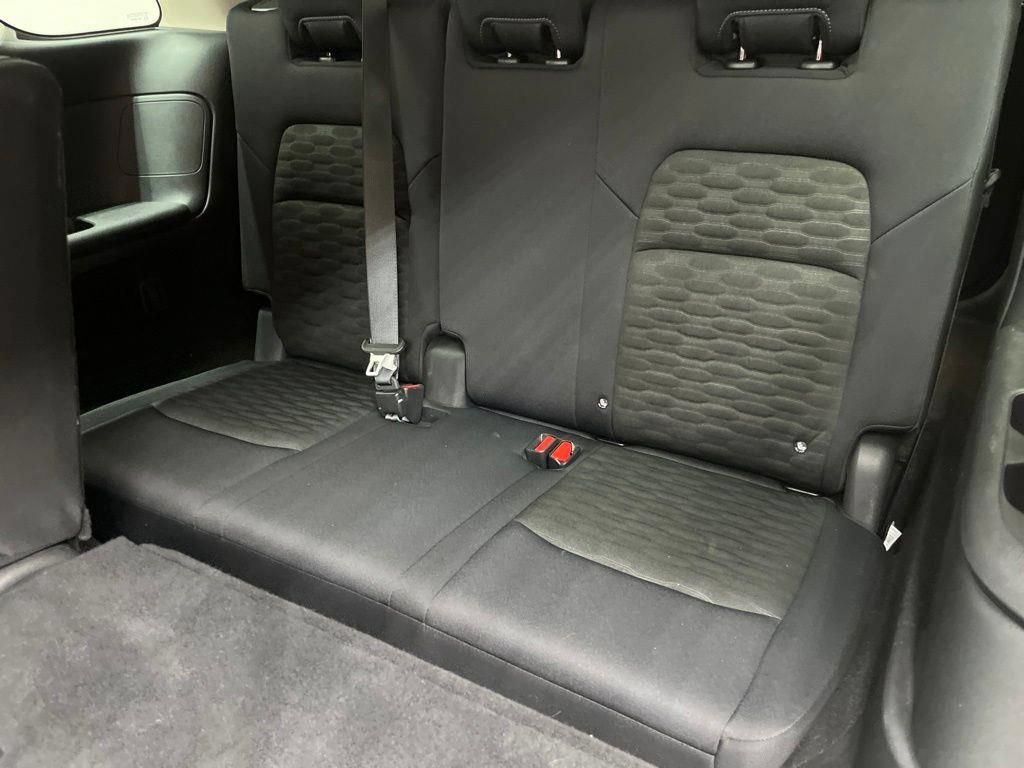 Used 2025 Nissan Pathfinder SV AWD/4WD image 19