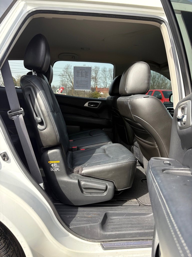 Used 2013 Nissan Pathfinder SL w/ Trailer Tow Pkg AWD/4WD image 12