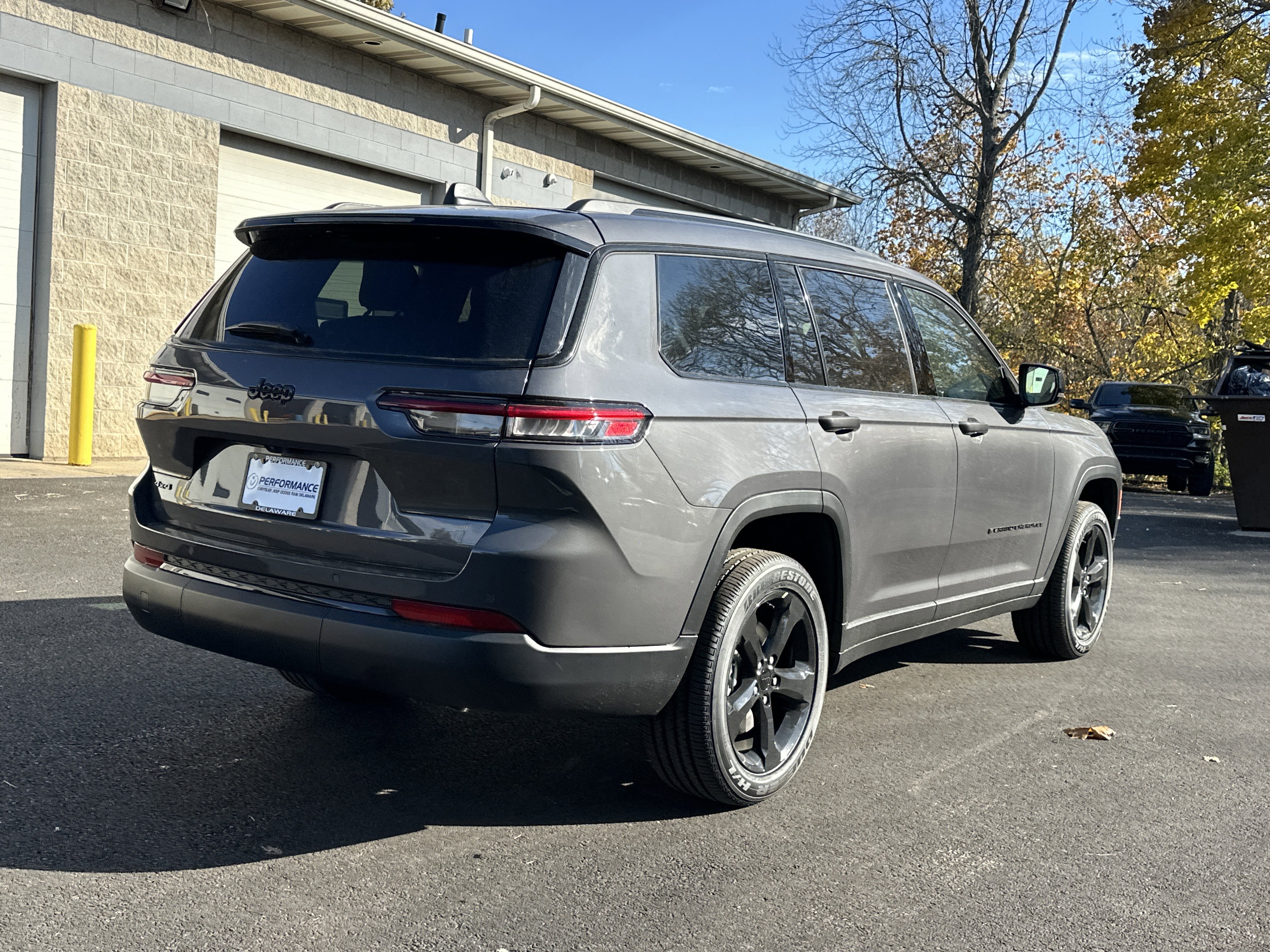 New 2025 Jeep Grand Cherokee L Altitude image 18