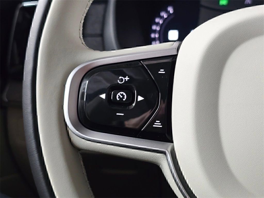New 2026 Volvo XC90 B6 Ultra w/ Protection Package image 31