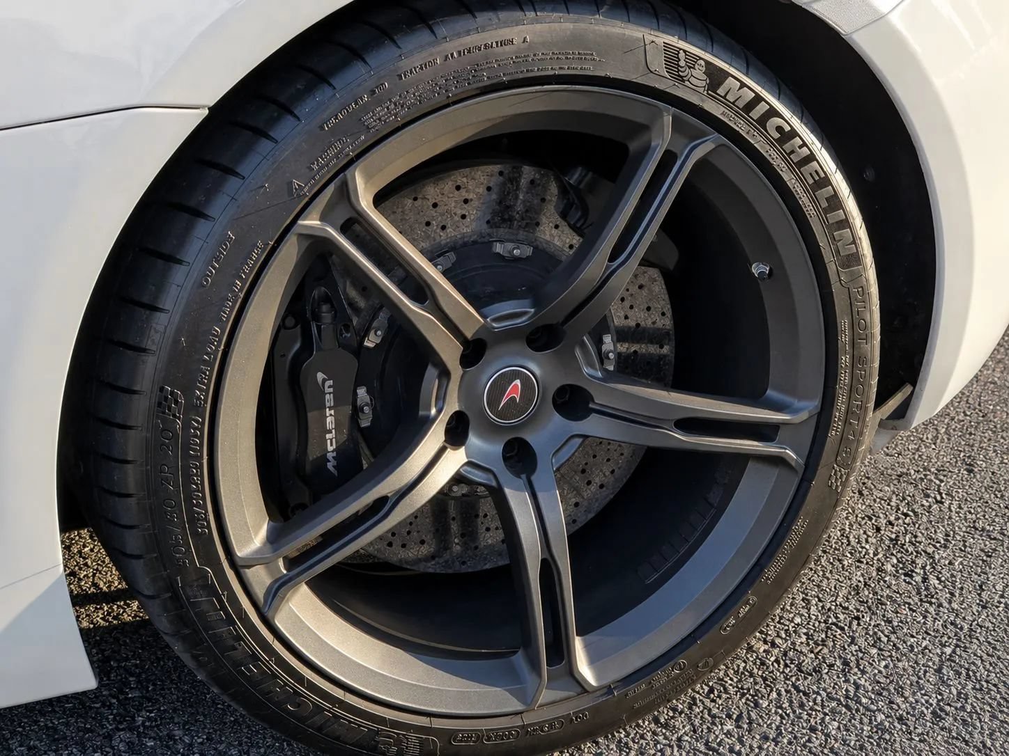 Used 2015 McLaren 650S Spider RWD image 14