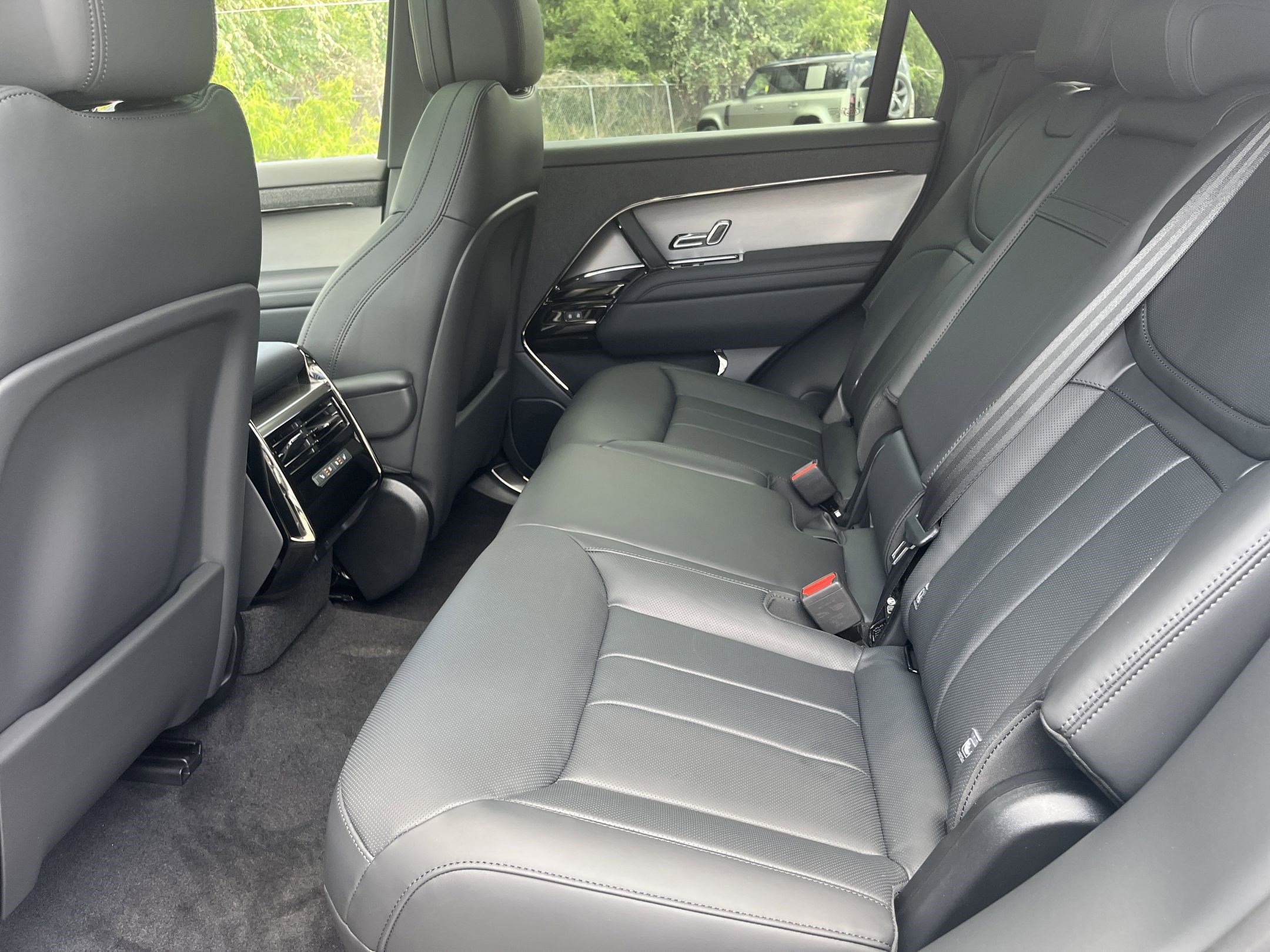 New 2025 Land Rover Range Rover Sport Dynamic SE AWD/4WD image 12