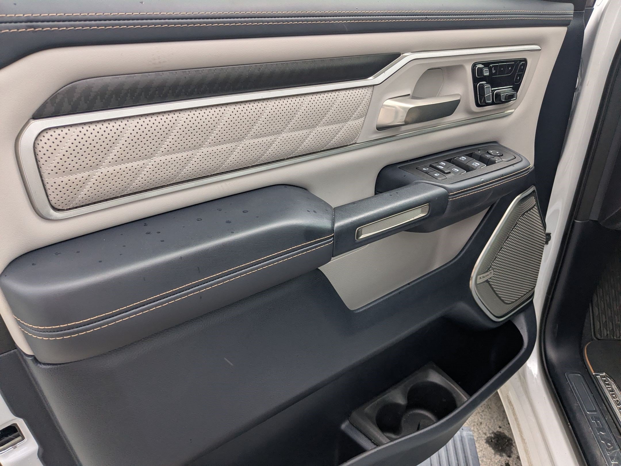 Used 2025 RAM 1500 Tungsten AWD/4WD image 16