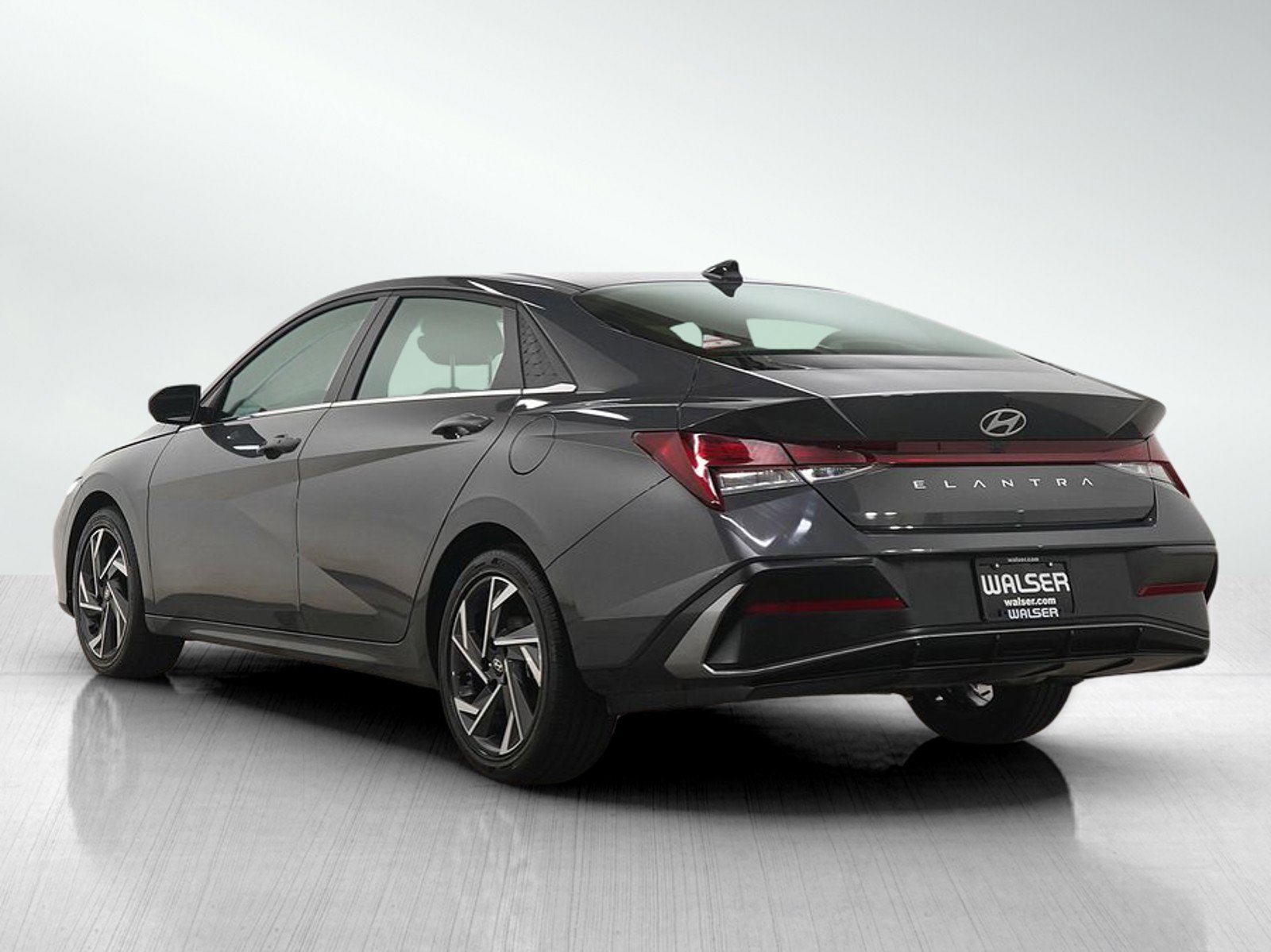 Used 2025 Hyundai Elantra SEL image 3