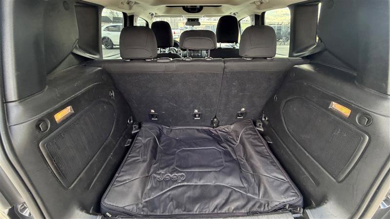 Used 2015 Jeep Renegade Latitude image 13