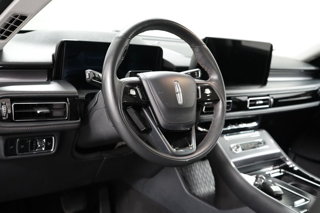 Used 2025 Lincoln Aviator AWD image 15